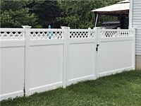 <b>White Vinyl Privacy Fence with Diagonal Lattice Top</b>